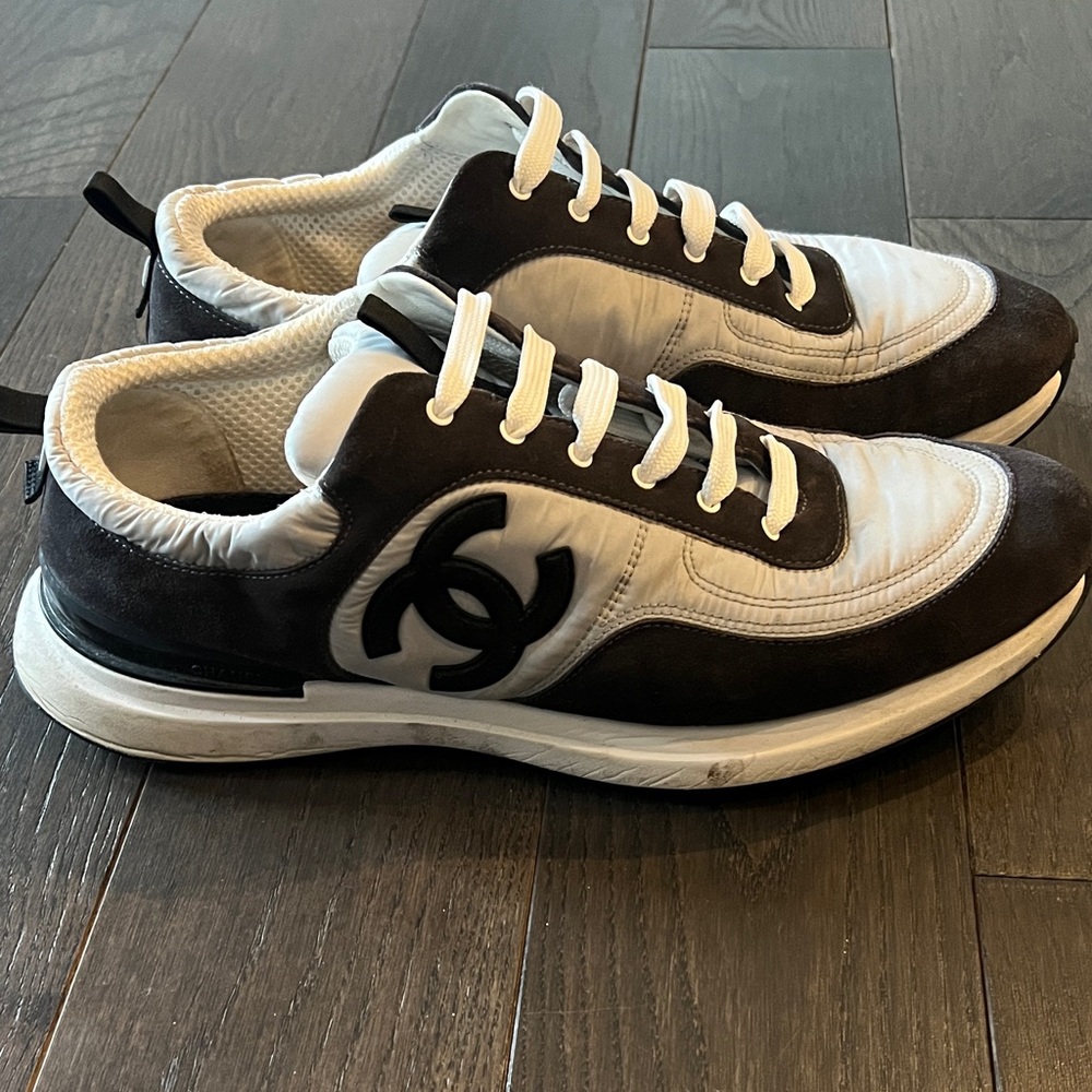 CHANEL Black and Gray Men's CC Logo Low-Top Sneakers